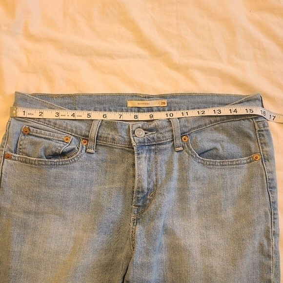 Levi's boyfriend fit light wash denim size 28 - Picture 6 of 7